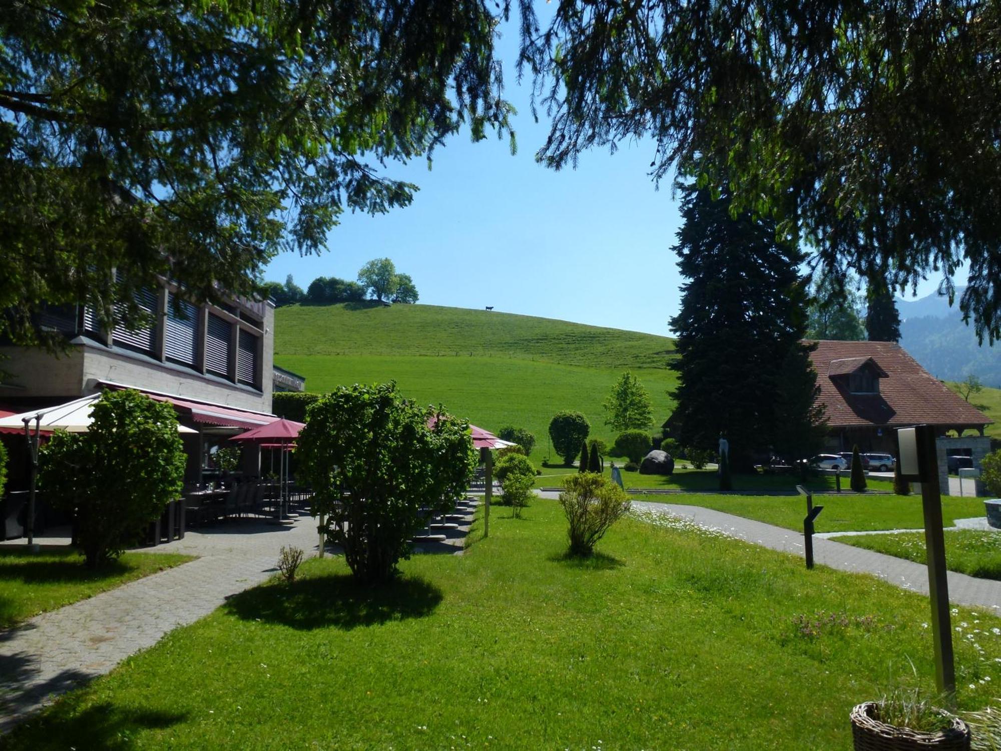 Hotel & Bildungszentrum Matt Schwarzenberg ภายนอก รูปภาพ