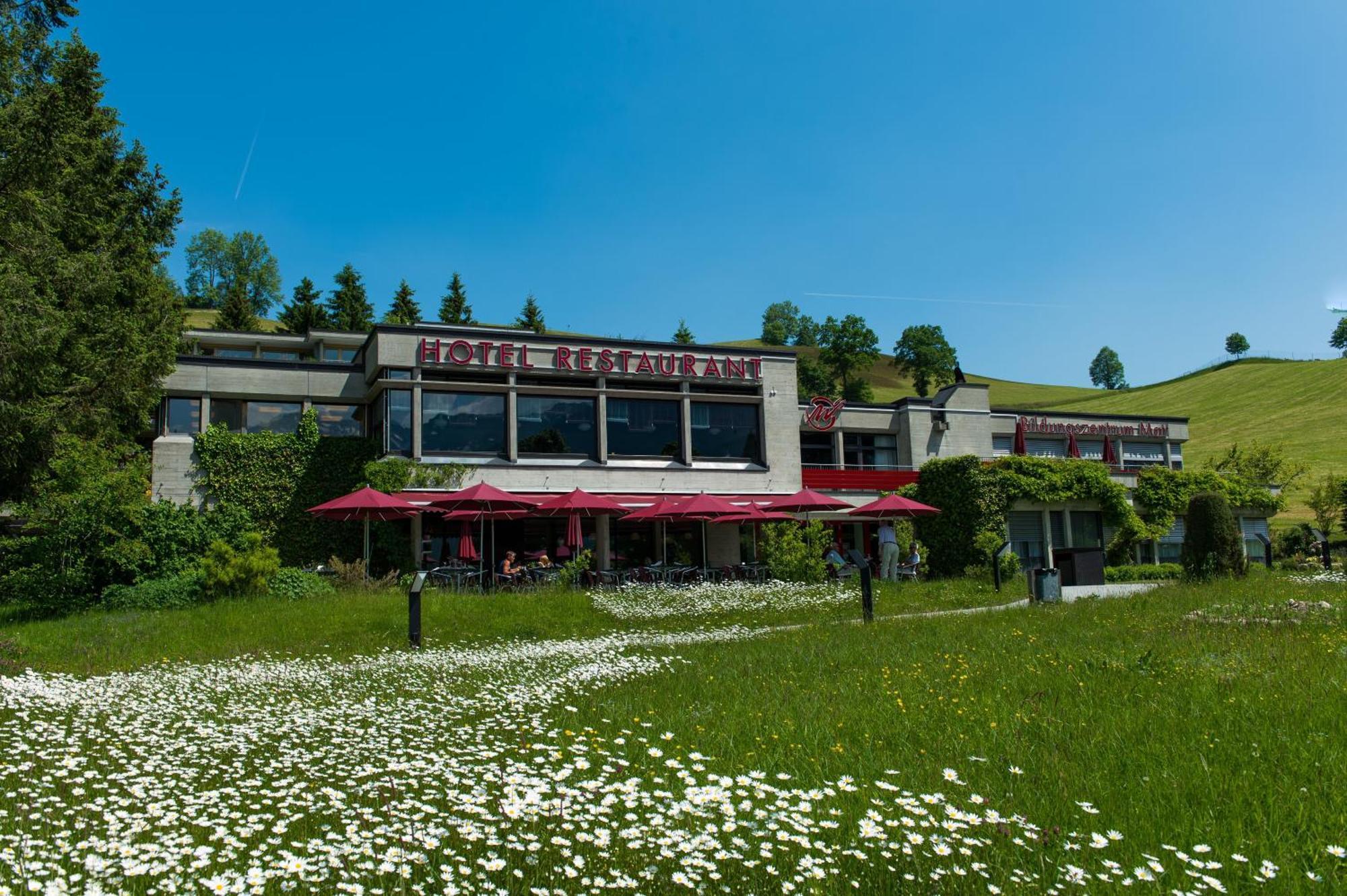Hotel & Bildungszentrum Matt Schwarzenberg ภายนอก รูปภาพ